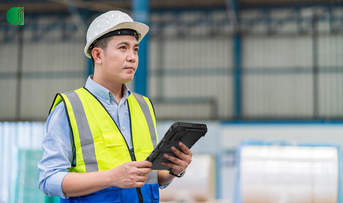 Four Display factors to consider when choosing a rugged tablet for outdoor  work